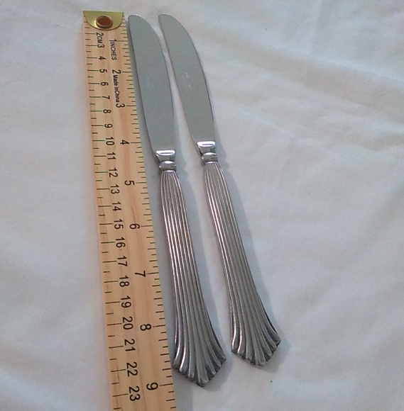 Rogers Co Drama 2 Dinner Knives Stainless Steel Flatware - Picture 6 of 6